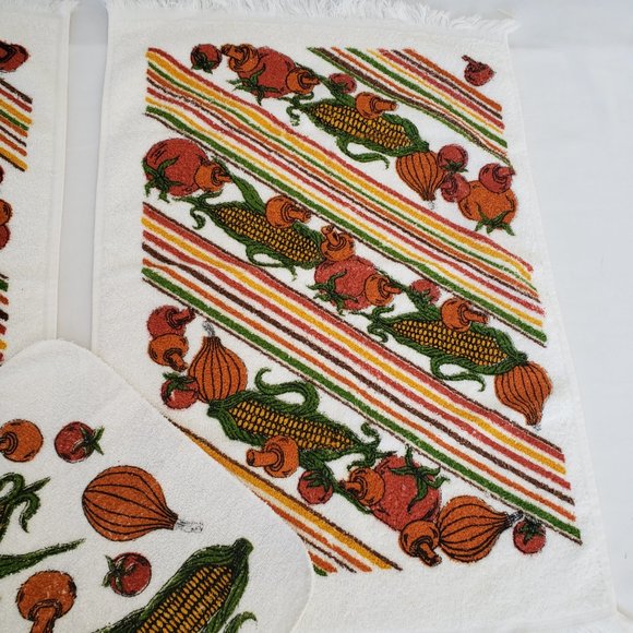Vintage 1970/1980s Set Kitchen Terry Hand Towels/WashCloth-Mushrooms-Vegetables - Picture 3 of 5